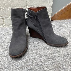 Lucky Brand Yamina Gray Suede Leather Stacked Heel Wedge Ankle Booties, size 8.5